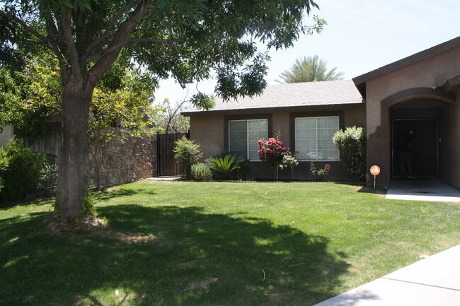 Building Photo - 2119 Foxglove Ct