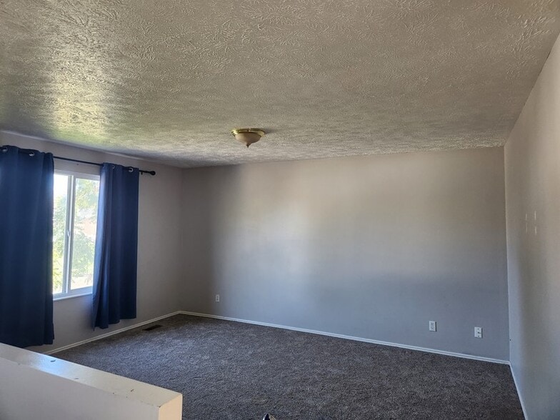 Building Photo - 12936 Timpview Dr