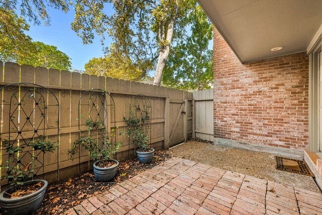 Building Photo - 6453 Bayou Glen Rd