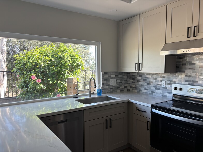 Building Photo - 19862 Ravenna Dr