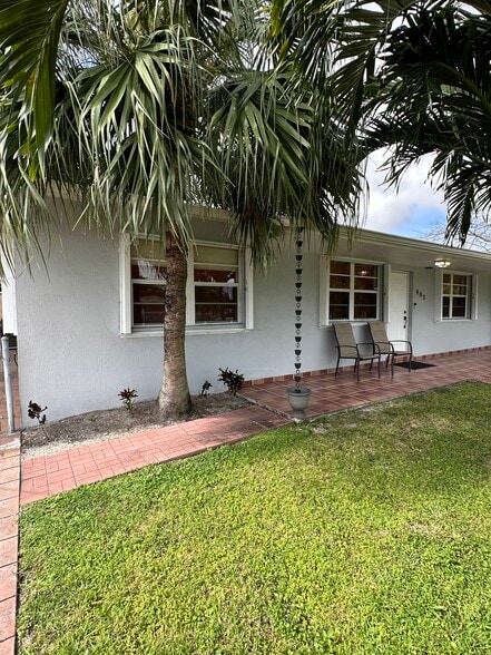 Building Photo - 403 SW 78th Pl