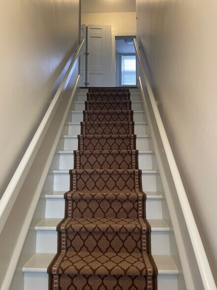 stairs - 3425 Kutztown Rd