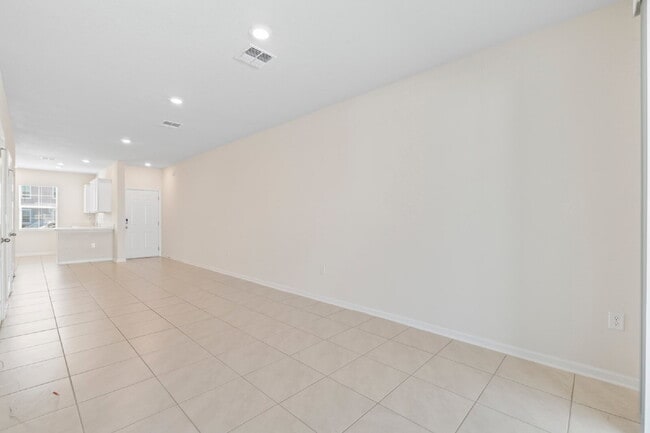 Building Photo - Oakleaf Plantation 3-Bedroom Townhouse in Towering Oaks – Spacious 1450 Sq Ft Living with 2 Full ...