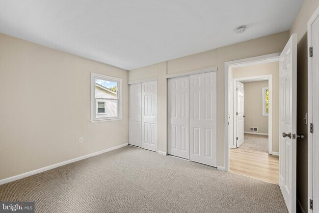 Building Photo - 908 Country Terrace