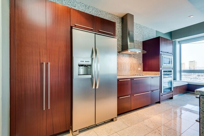 Building Photo - The Martin 1607-City/Strip Views from this...