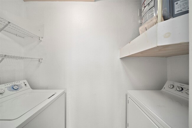 Building Photo - 7575 Kirby Dr