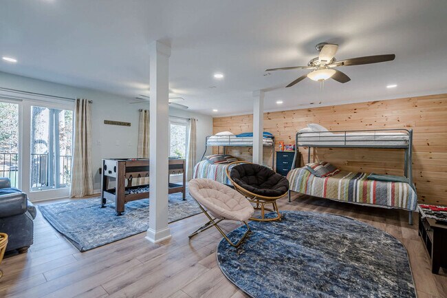 Building Photo - 117 Lakeview Cir