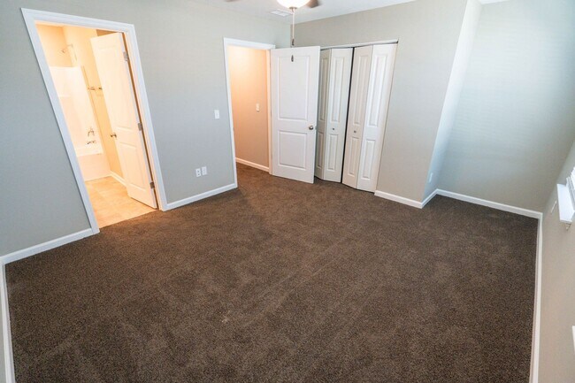 Building Photo - 3/3 Condo in Mission Overlook-MOVE IN SPEC...