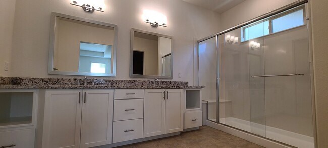 Building Photo - Next Gen Home with main house and guess unit in Spring lake Area