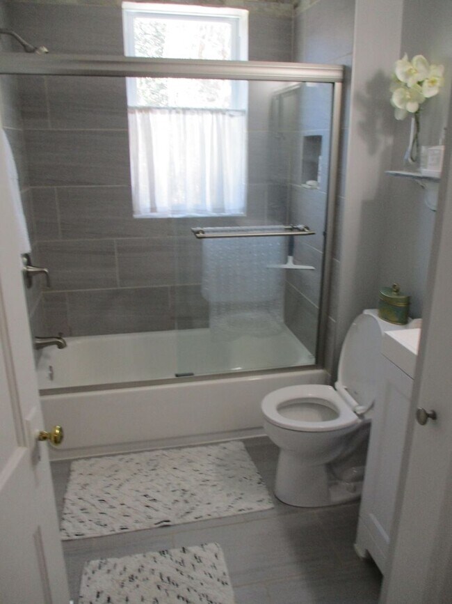 Building Photo - The Charm that Defines Georgetown is Captured in this 2 bedroom 2 bathroom Townhome