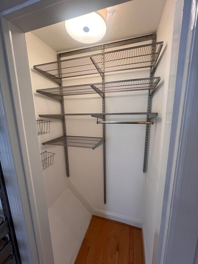 Building Photo - 5602 Hawthorne St