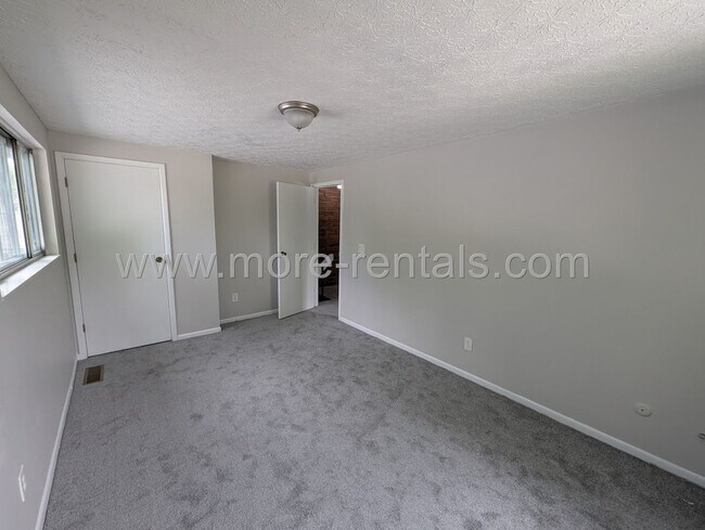 Building Photo - 2440 Burgandy Ln