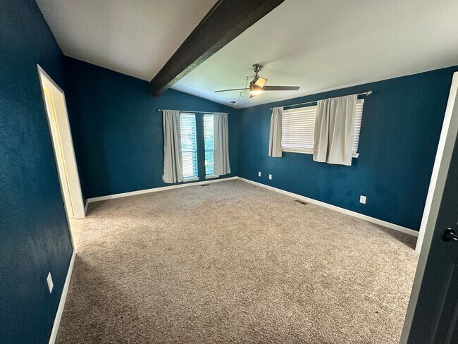 Building Photo - FOR RENT: Charming 3-Bedroom, 2-Bath Home in Yukon! - Move In Deposit-Free! (If Qualified)