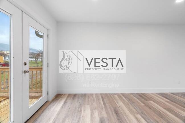 Building Photo - 61 Scates St