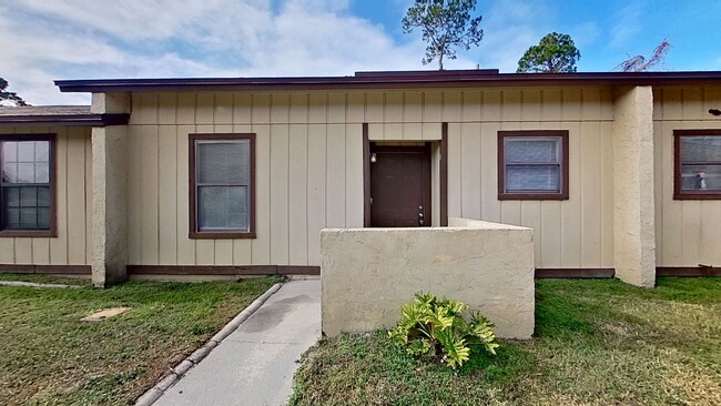 Building Photo - Renovated 2Bed/2Bath Patio Home - Jefferso...