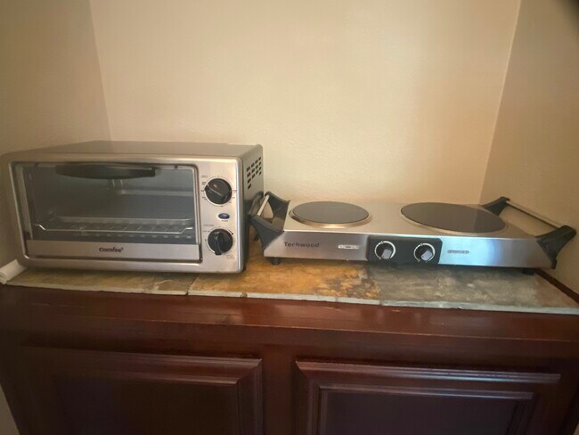 Building Photo - 835 Alta Rdg