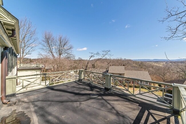 Building Photo - 385 Sherwood Ave