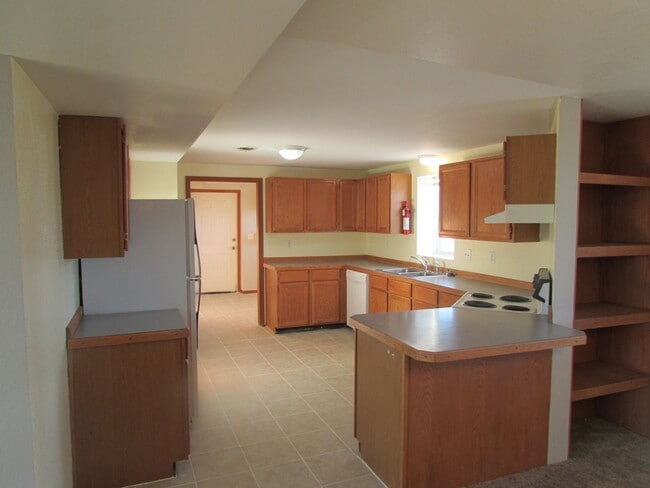 Building Photo - 510 S Circle Dr