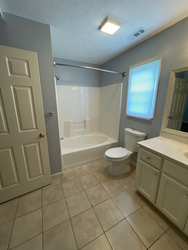 Building Photo - Charming Home in Havelock