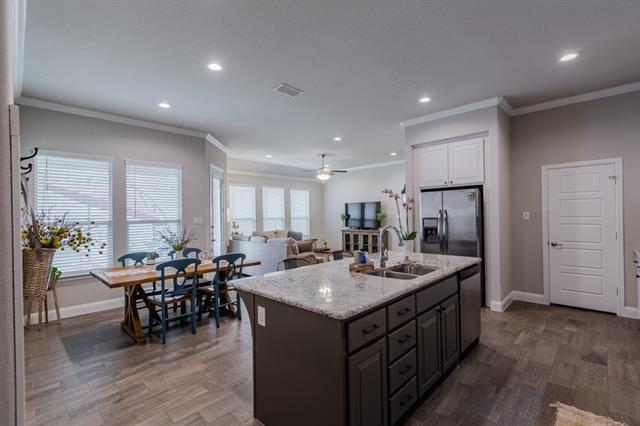 Building Photo - 936 Parkside Dr