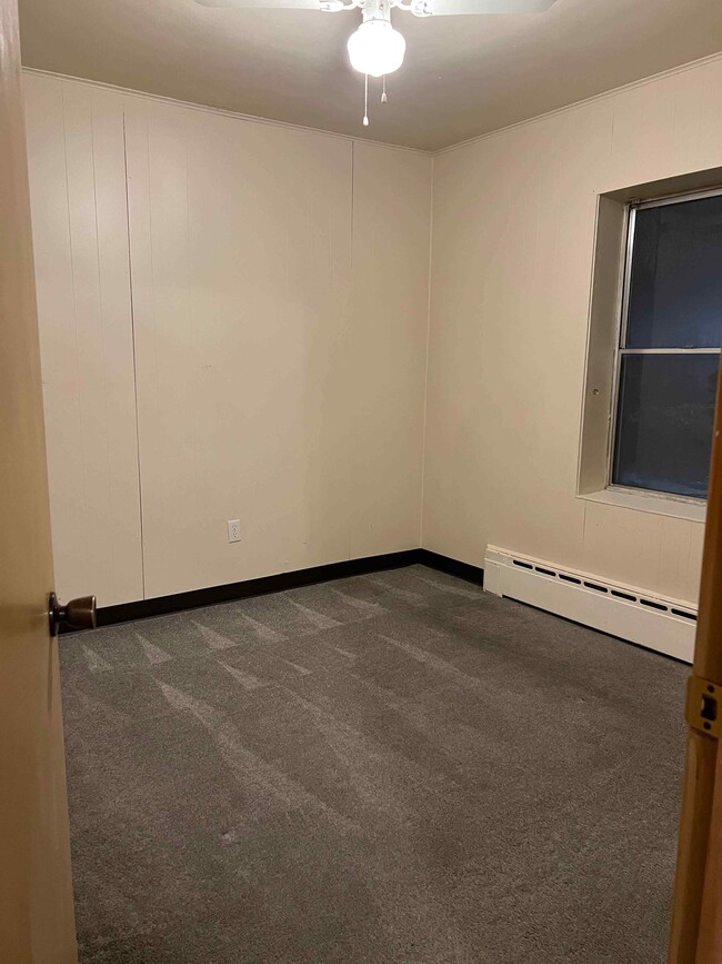 Nice sized bedroom w/ample closet space - 8428 W Lisbon Ave