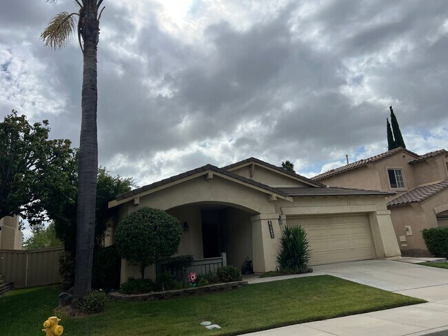Primary Photo - Updated Paseo Del Sol single story 3 Bedro...