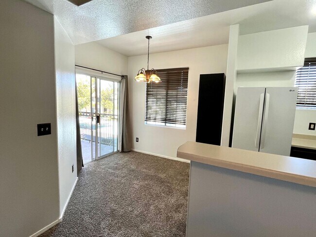 Building Photo - 3 Bedroom Condo located off of Warm Springs and South Durango!!! Southwest Location!