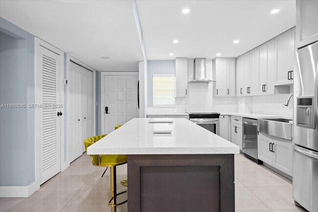 Building Photo - 6001 N Falls Cir Dr