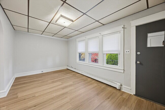Building Photo - Bright and Airy 1-Bedroom with Private Ent...