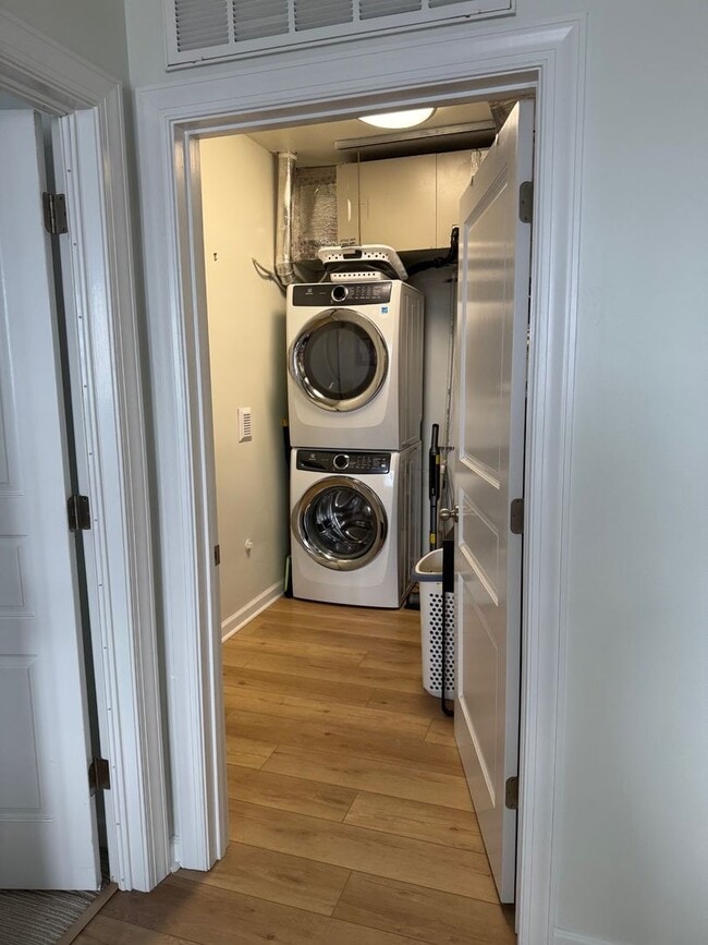 Building Photo - Pierpointe Condos