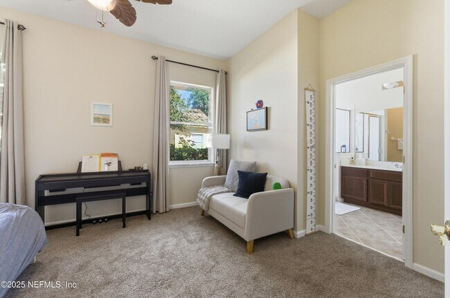 Building Photo - 9 Creek Side Dr