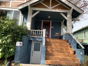 Building Photo - Darling 1 bedroom, 1 bath in the heart of Wallingford!