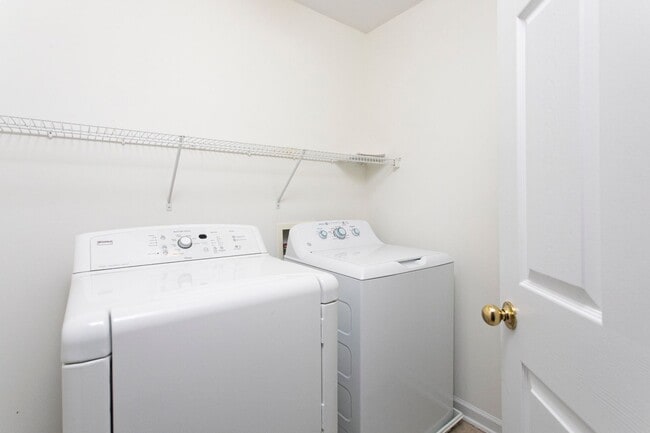 Building Photo - Nice house in SW Durham with fenced yard and scenic view!