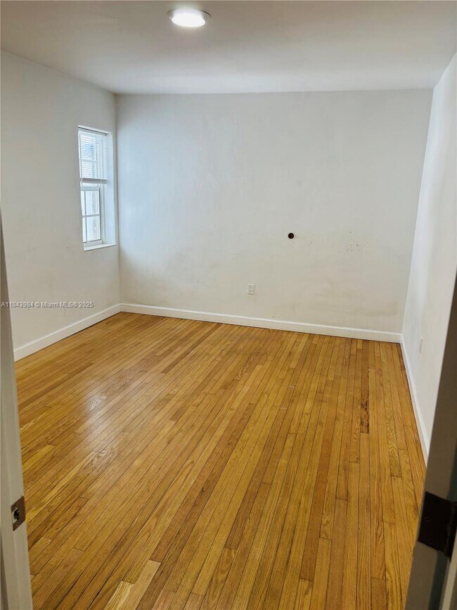 Building Photo - 7515 Dickens Ave
