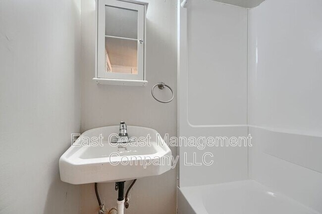 Building Photo - 425 N Highland Ave