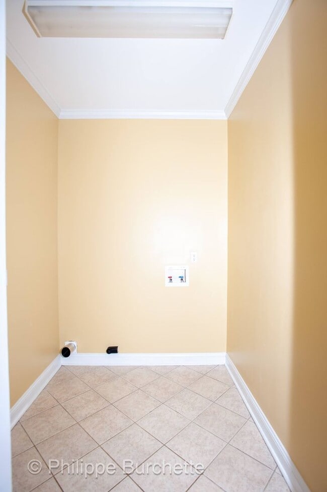 Building Photo - $1,800 – 3-bedroom, 2-bathroom house in Ro...