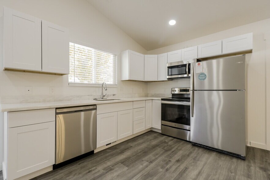 Building Photo - 2098 E Weeping Willow Way