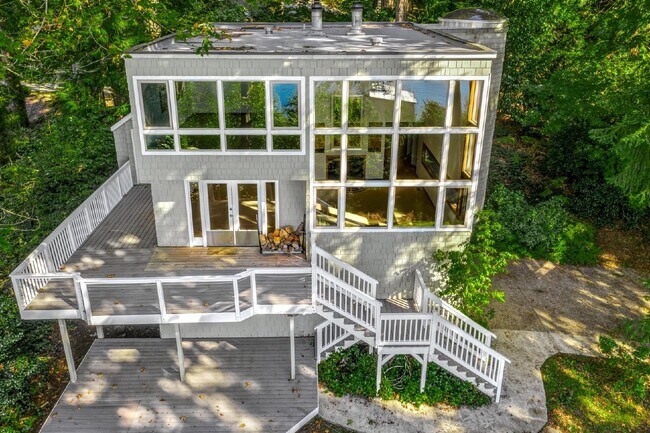 Building Photo - Outstanding Lake Sammamish Views. Private ...