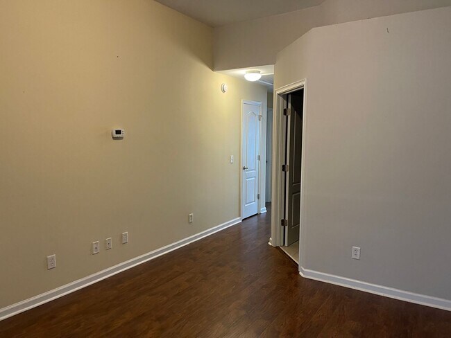 Building Photo - Gated Community w/ Pool & Gym