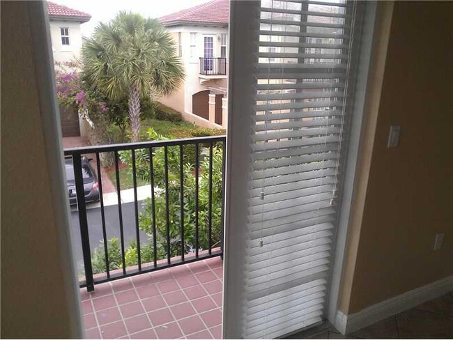 Building Photo - 6920 Julia Gardens Dr