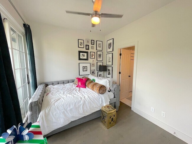 Building Photo - 2 BEDROOM | 2.5 BATH | BALCONY