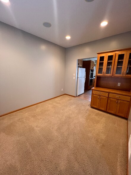 Building Photo - 54 Meadowlark Dr
