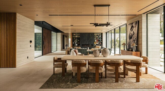 Building Photo - 6889 Dume Dr