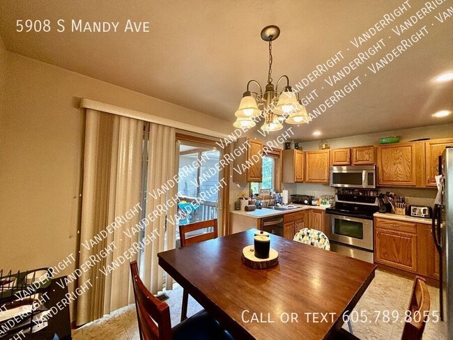 Building Photo - 5908 S Mandy Ave