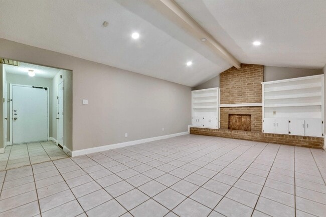 Building Photo - 10307 Rutland Village E