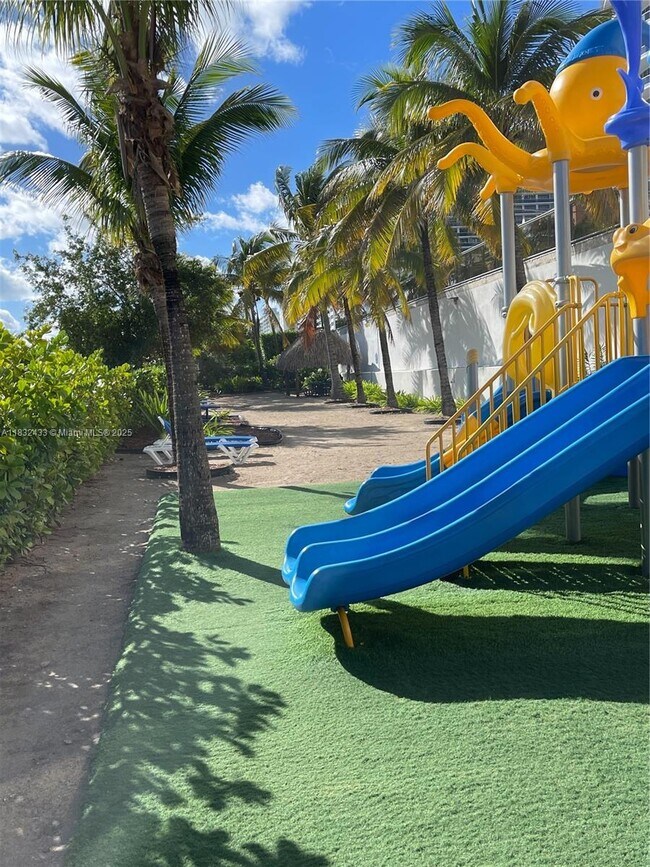 Building Photo - 6039 Collins Ave