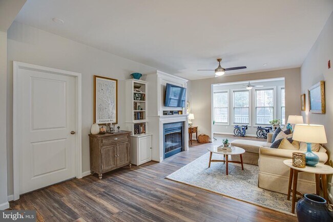 Building Photo - 500 Belmont Bay Dr