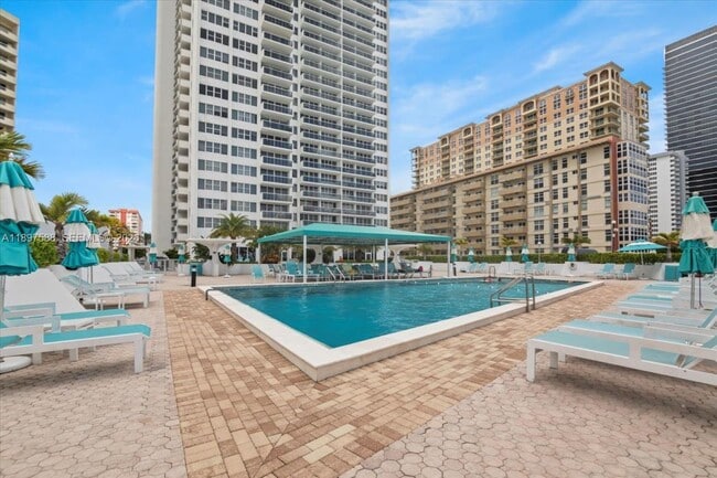 Building Photo - 3140 S Ocean Dr