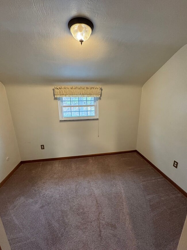 Building Photo - 2108 Lucina Ave