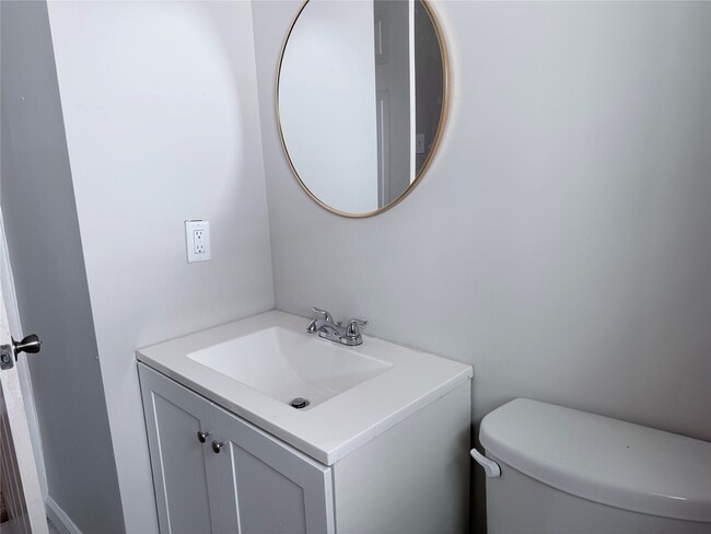 Building Photo - 3231 Holman St